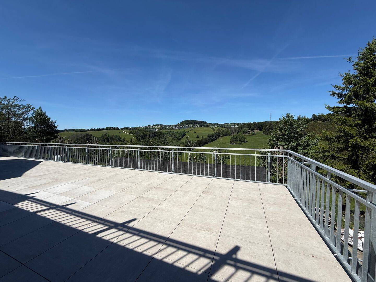 Winterberg I Traumlage am Waldrand I Exklusive Ferienwohnung mit Panoramaausblick & Vermietungserlaubnis – Winterberg – Vorschaubild 3