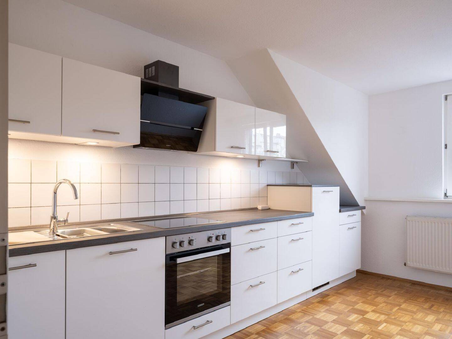 Schöne 3-Zimmer-Dachgeschoss-Maisonette im Andreasviertel