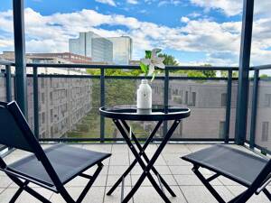 Wunderschöne, helle voll möblierte 2 Zimmer Wohnung in Winterhude mit großem Süd-Balkon, ab sofort