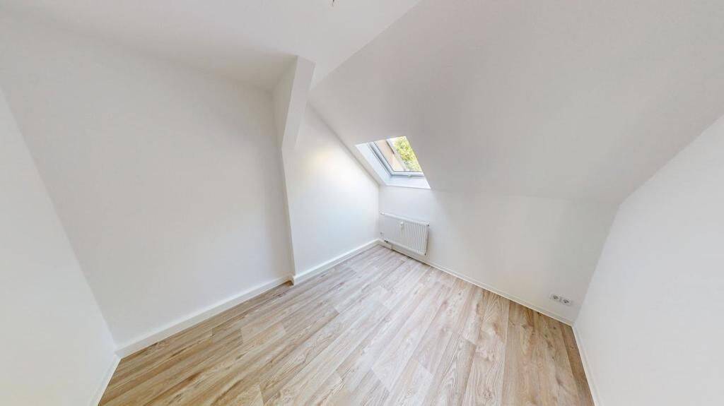 NEU sanierte Dachgeschosswohnung mit Tageslichtbad – Chemnitz – Vorschaubild 5