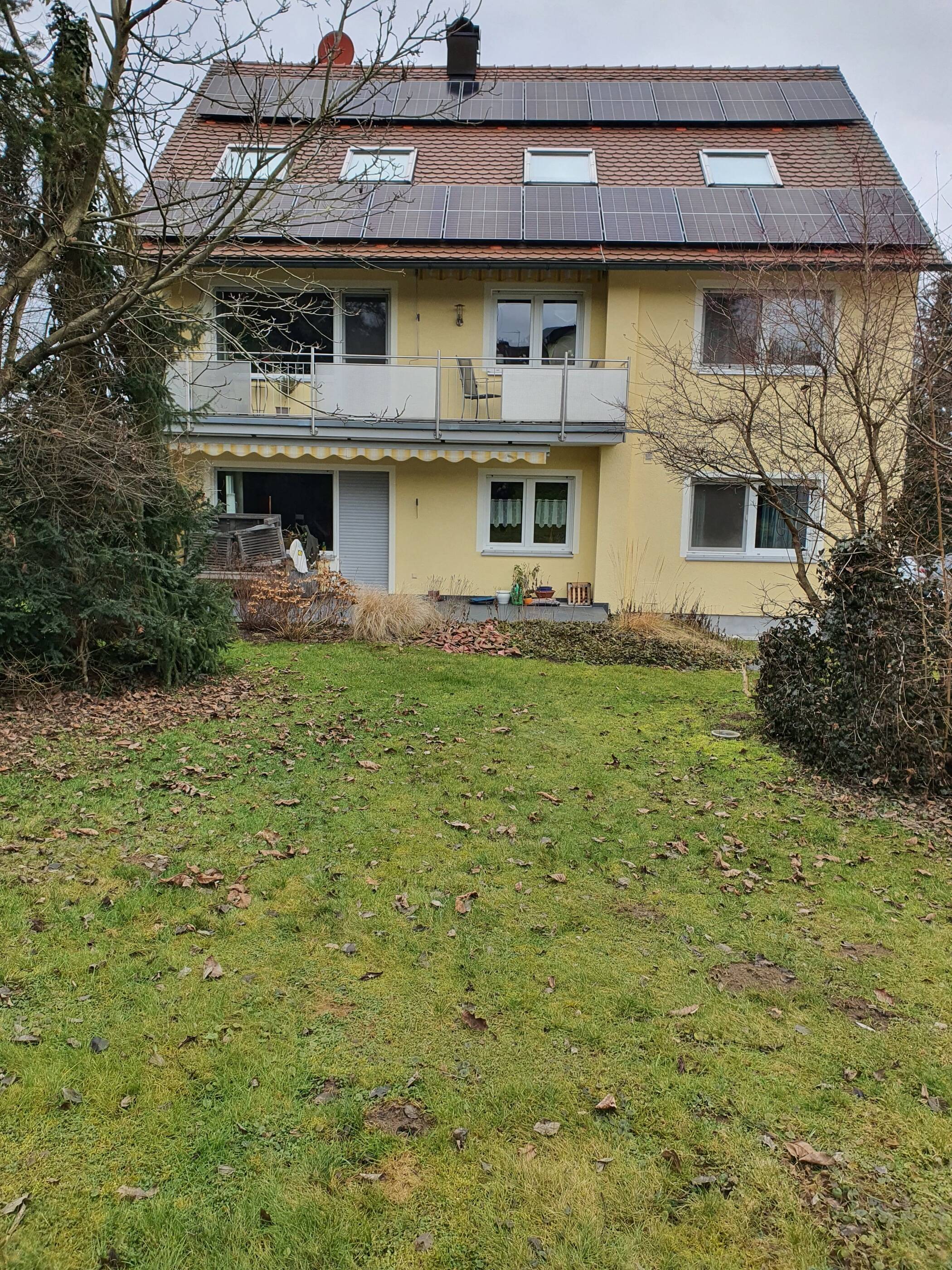 2-Familien-Haus in Burgthann, mit großem Garten (Baugrundstück ca. 500m²) – Burgthann – Bild 1 von 8