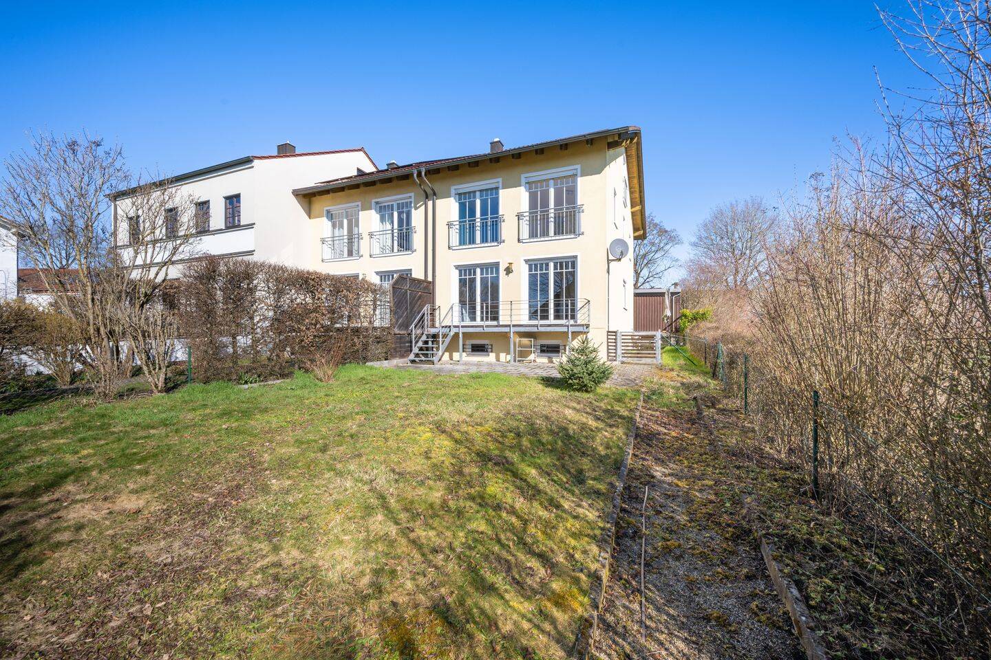 Perfekt für die junge Familie! Familienfreundliches Reiheneckhaus in idealer Ortsrandlage – Marzling – Bild 1 von 9