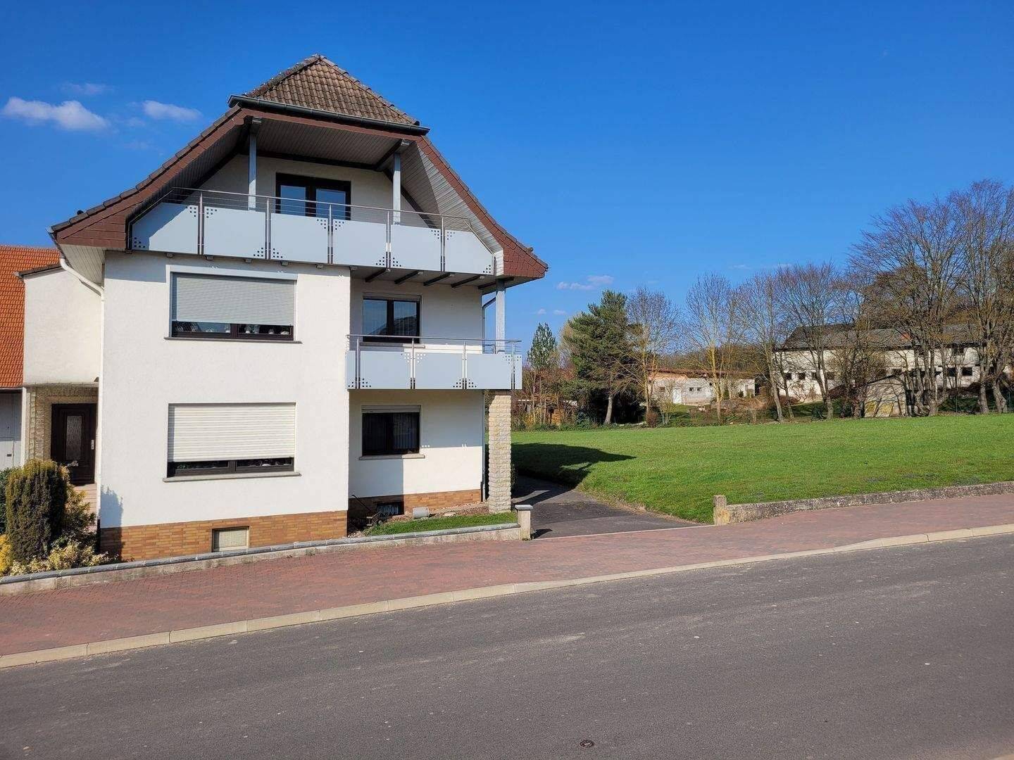WEITLÄUFIG!!! Ein- Zweifamilienwohnhaus mit Zwischenbau, Scheune und 8206 m² Grundstück – Hohenroda – Vorschaubild 3