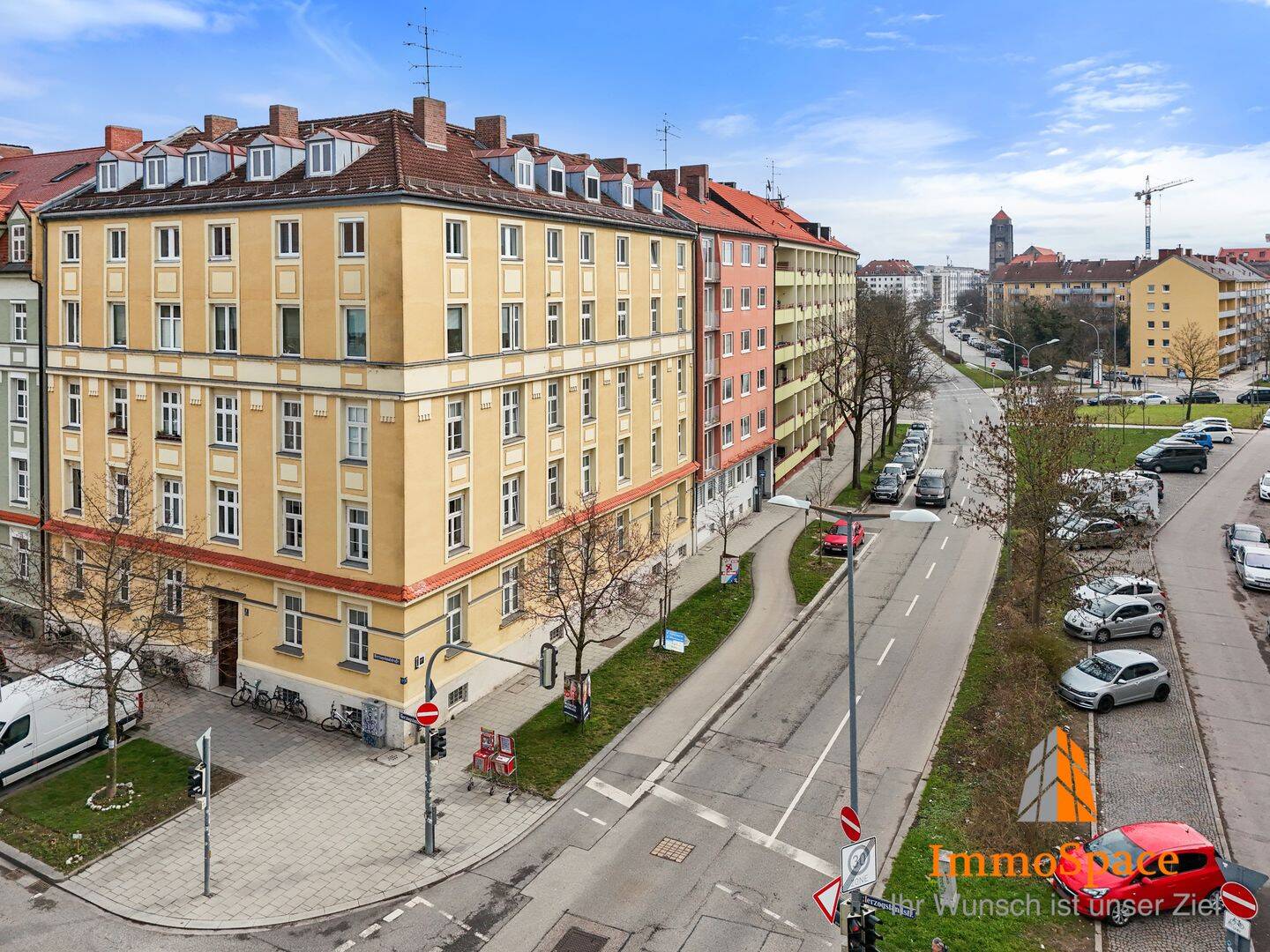 IMMOSPACE *DENKMALSCHUTZJUWEL MIT VIEL PLATZ!* – München – Vorschaubild 2