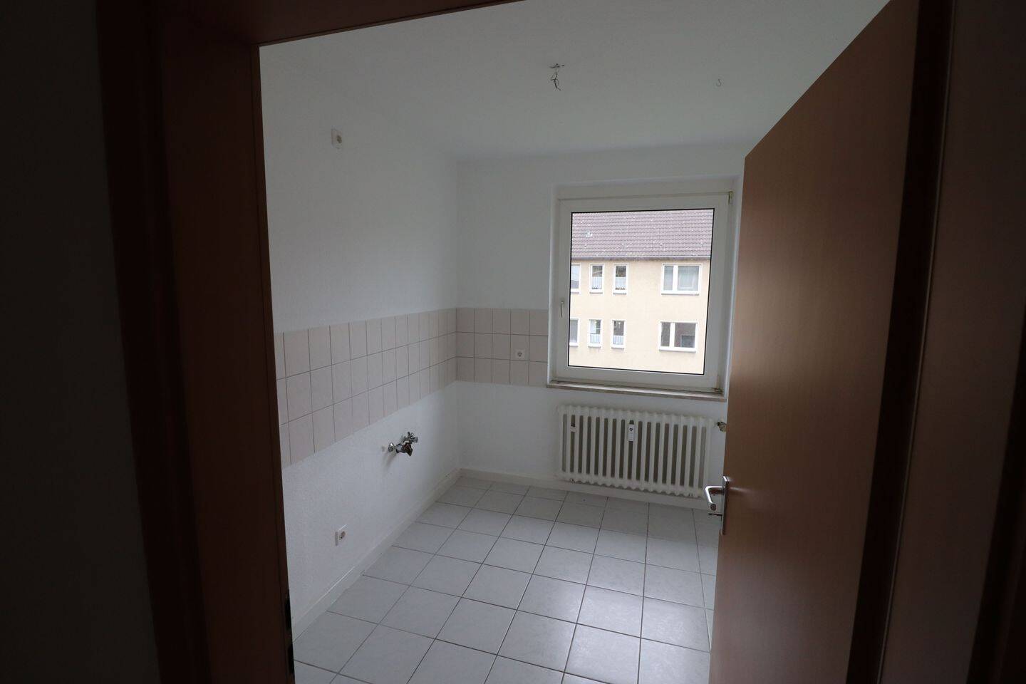 Ab 01.08. 2,5-Raum Wohnung bald mit Balkon inkl. Treppenhausreinigung, Winterdienst – Oberhausen – Vorschaubild 6