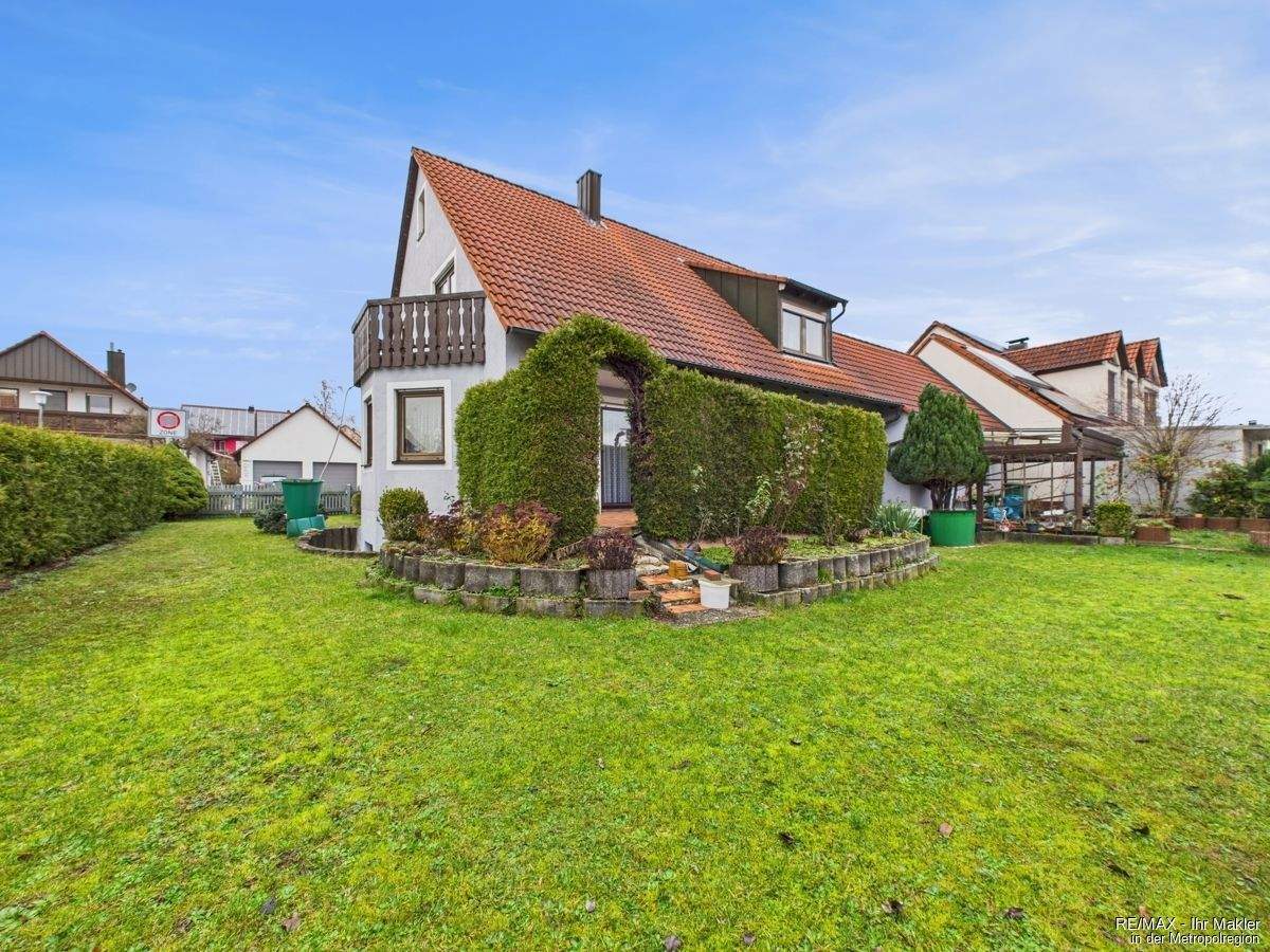 Endlich Platz für alle - Familienhaus mit großzügigem Garten und praktischer Doppelgarage – Herrieden – Bild 1 von 9