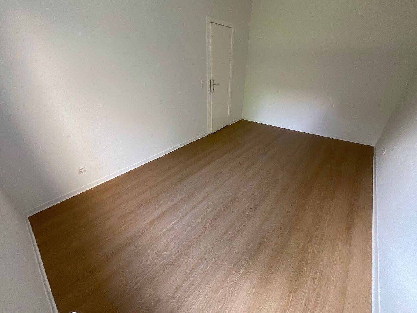 Frisch renovierte 2 Zimmer-Wohnung mit modernisiertem Wannenbad – Lübeck – Vorschaubild 9