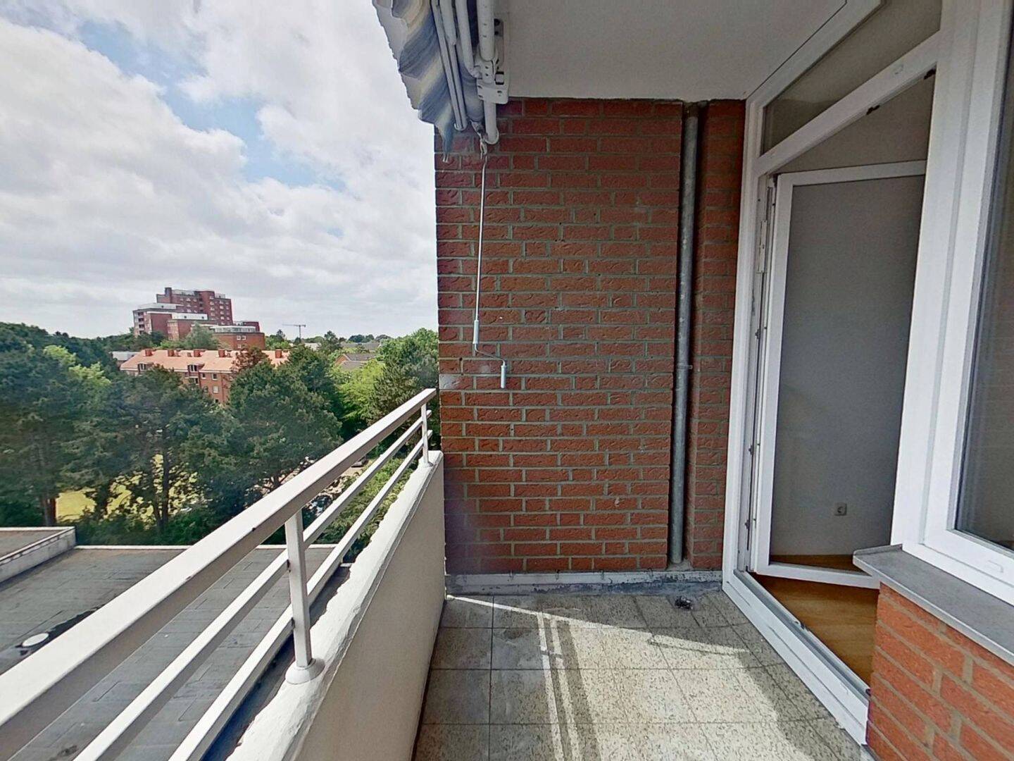 Große 2-Zimmer-Wohnung mit LOGGIA und EBK in St. Jürgen – Lübeck – Vorschaubild 2