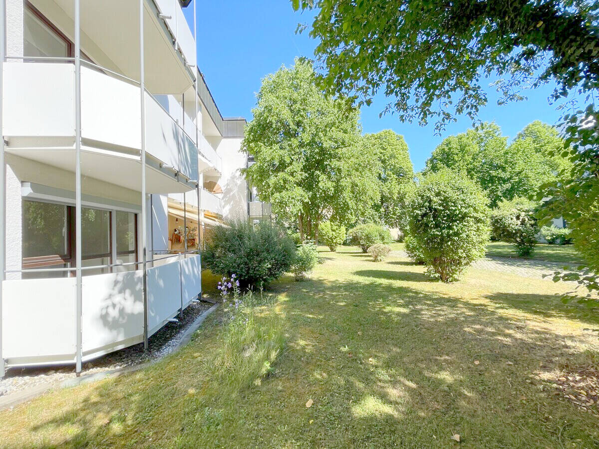 Renovierte 39 m² Süd-Balkon-Whg. + 18 m² Hobbyraum mit Bad & Küche direkt drunter, ruhige Gartenlage – München – Vorschaubild 2