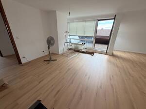 Renovierte 4-Zimmer-Dachgeschosswohnung mit Dachterrasse – 91056 Erlangen – Vorschaubild 3