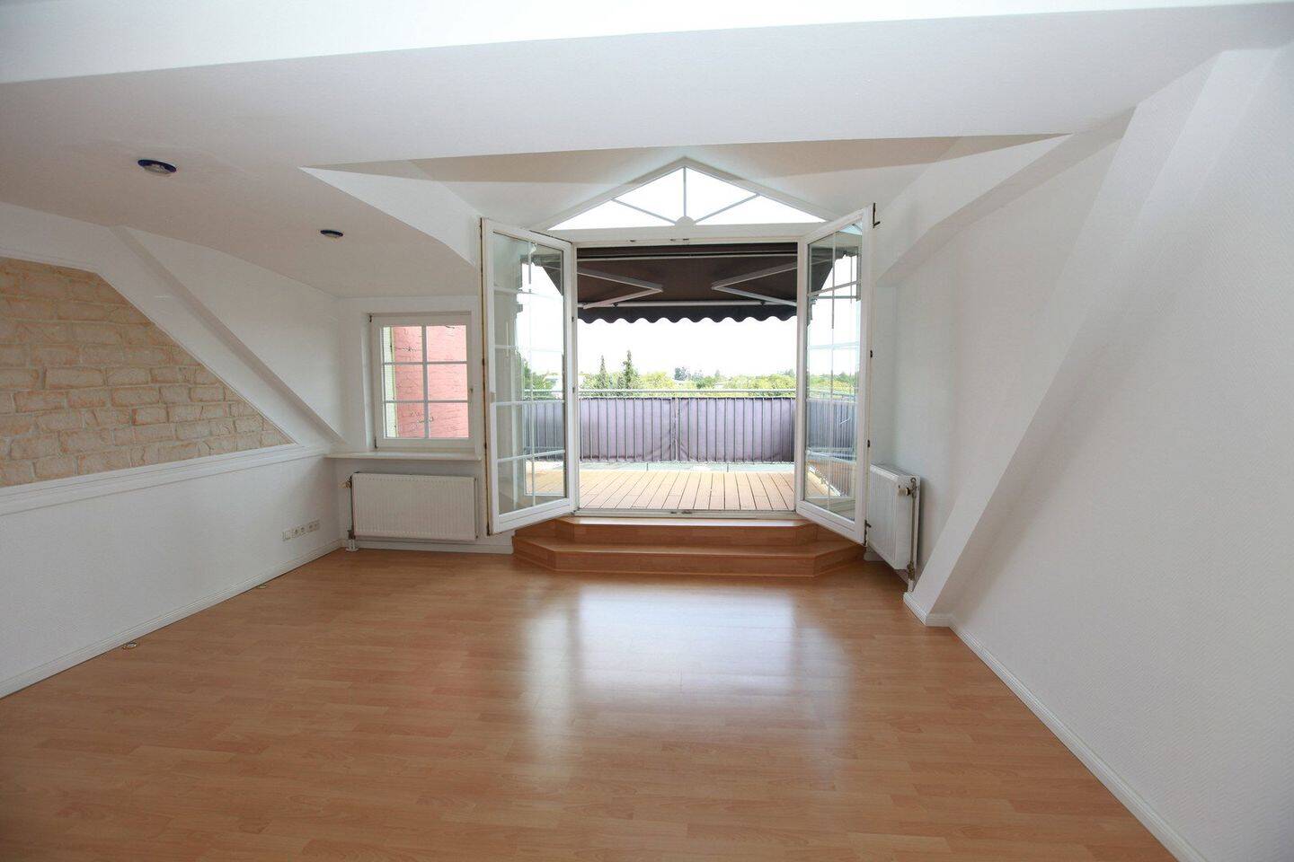 (provisions- u. bezugsfrei) Traumhafte, renovierte 4 Zimmer-Wohnung mit großer Dachterrasse – Berlin – Vorschaubild 2