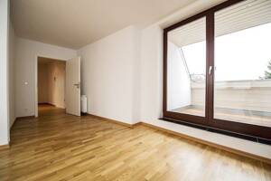 Viel Platz im Dachgeschoss! + Loggia + Parkett + Wanne & Dusche + Fußbodenheizung + PKW-Stellplatz – 4155 Leipzig – Vorschaubild 1