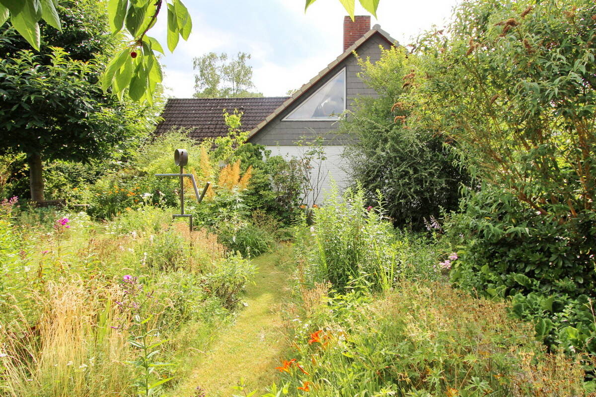 Ein Haus mit Charakter, Raum und Gartenfreude - Einfamilienhaus in ruhiger Lage von Hamburg-Lurup – Hamburg – Vorschaubild 2