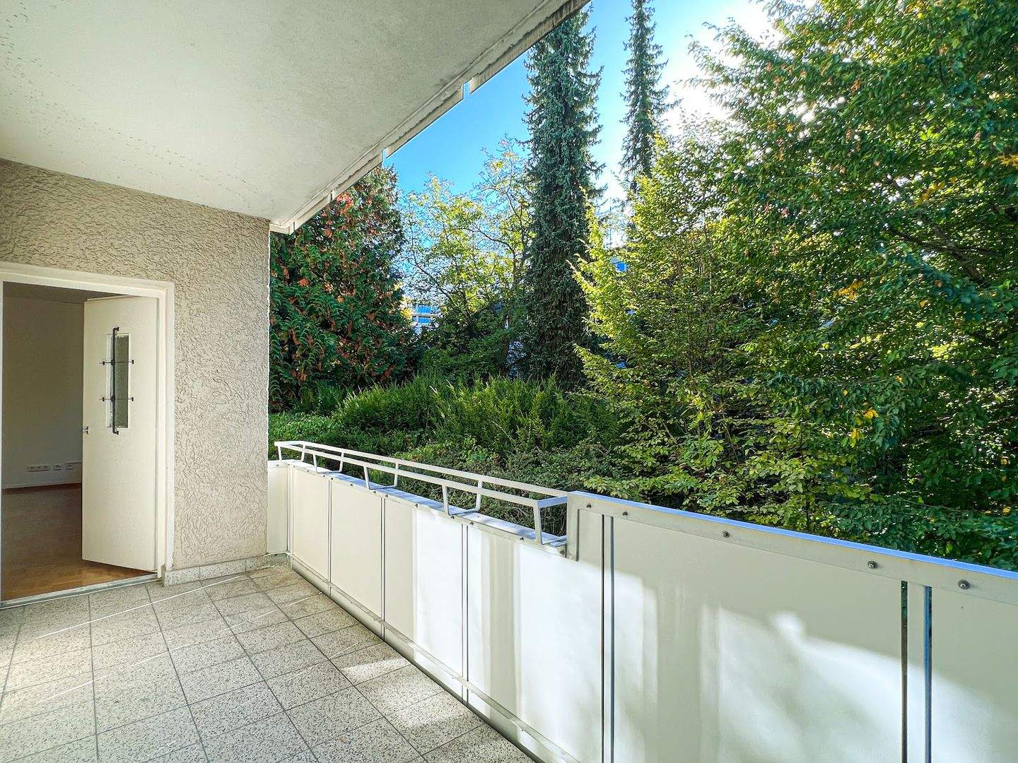 Große 3-Zimmer-Wohnung mit Balkon in ruhiger Wohngegend