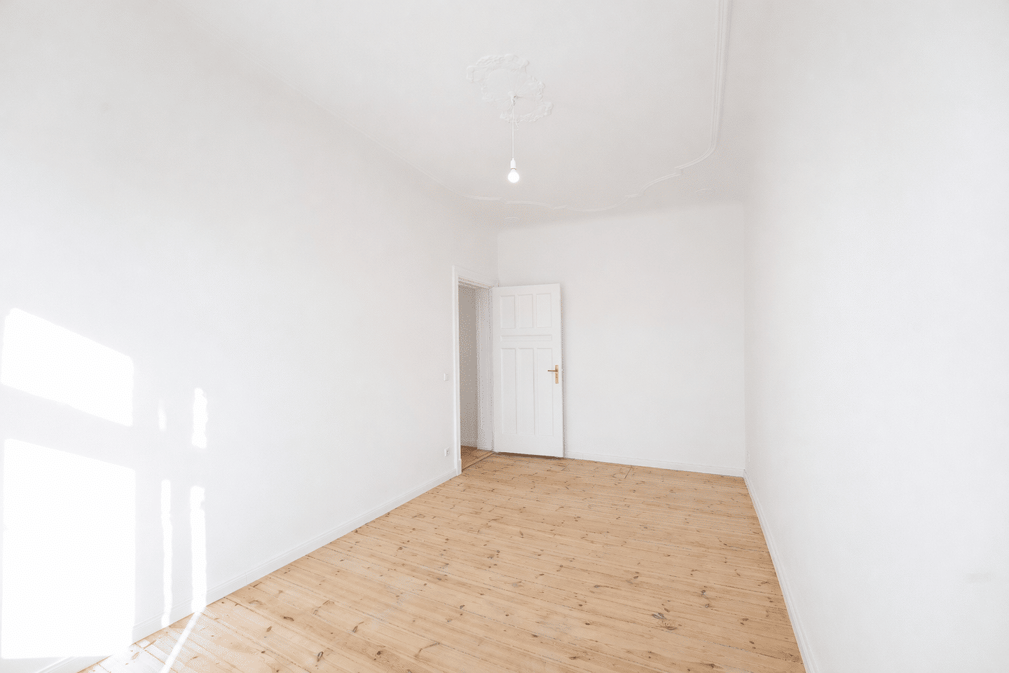 Renovierte 2-Zimmer-Altbauwohnung mit Westbalkon - sofort bezugsfrei (WE39) – Berlin – Vorschaubild 7