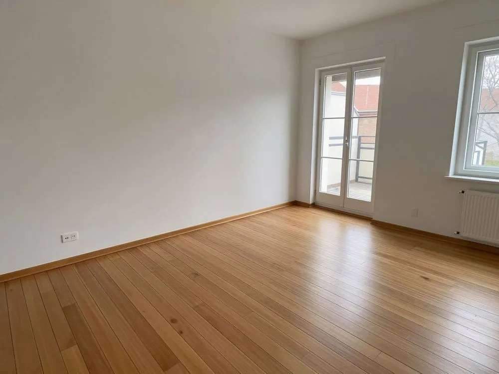 Wohnen im Malerviertel/Altbauwohnung mit Balkon, EBK, Wannenbad + DG-Ausbaupotenzial – Berlin – Vorschaubild 3