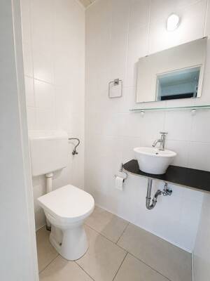 Modernisiertes Reihenmittelhaus mit Balkon, Terrasse & Außenstellplatz in Gelsenkirchen – 45883 Gelsenkirchen – Vorschaubild 4