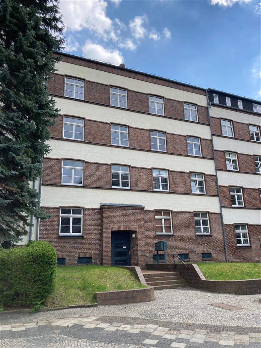 Große 1-Zi. mit neuer EBK, Laminat, Wanne, Abstellraum & Balkon in ruhiger Lage! – Chemnitz – Bild 1 von 8