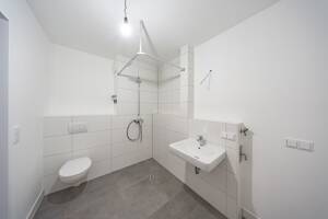 Neubauwohnung mit Fußbodenheizung im Erstbezug / WBS 220 erforderlich – 13599 Berlin – Vorschaubild 5