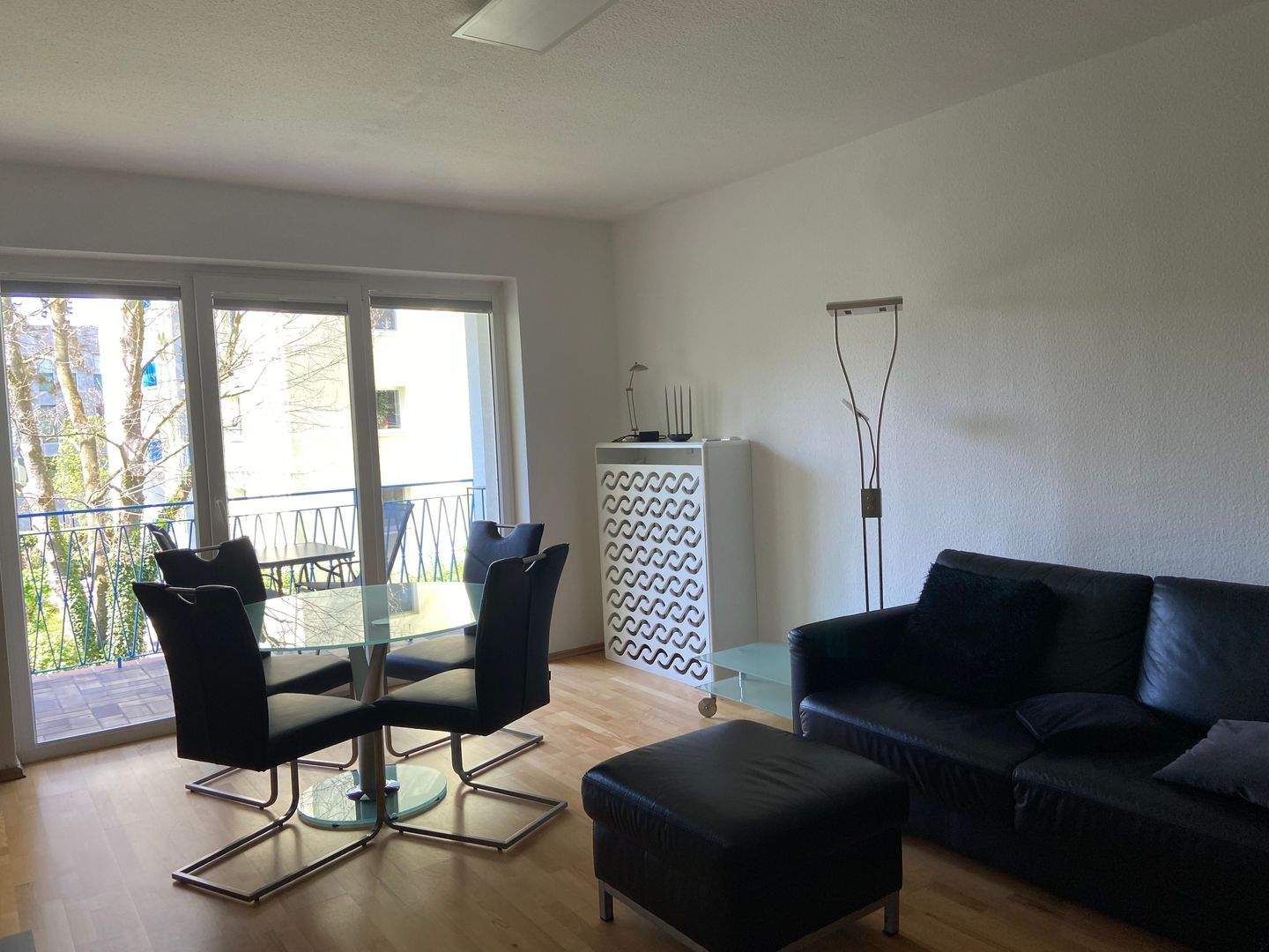 Exklusive 3,5-Zimmer-Wohnung mit gehobener Innenausstattung mit Balkon und Einbauküche in Wiesbaden – Wiesbaden – Vorschaubild 3