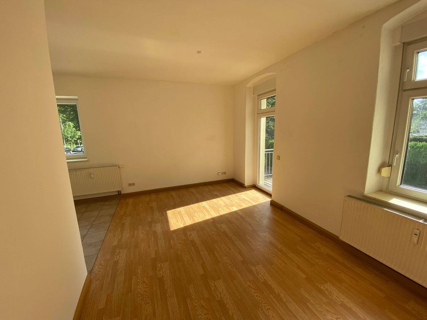 Wunderschöne 2-EG-Raum-Wohnung mit Balkon – Chemnitz – Vorschaubild 3