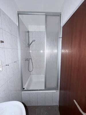 Dachgeschoss-2-Zimmer-Wohnung mit Einbauküche in Gelsenkirchen-Bornstraße – 45888 Gelsenkirchen – Vorschaubild 2