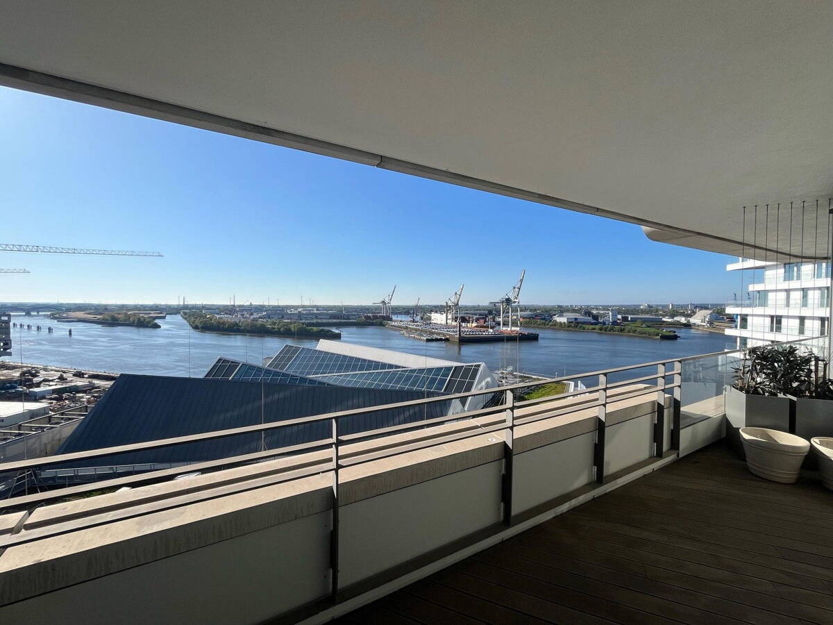 Hamburg-Hafencity - 11. Etage - Premiumlage - Elbblick - umlaufender überdachter Balkon - Tiefgarage – 20457 Hamburg – Bild 1 von 7