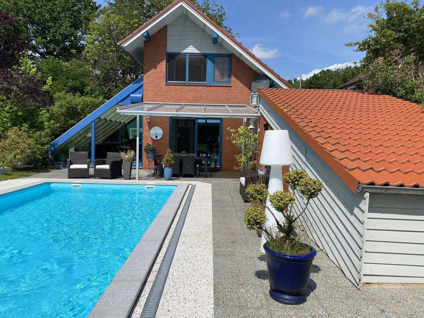 Gepflegtes Architektenhaus mit Swimmingpool, Gästehaus und freiem Naturblick