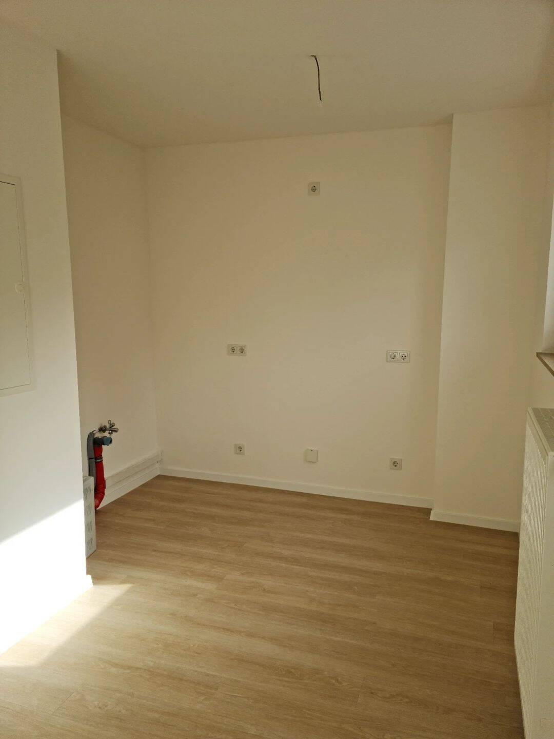 Kernsanierte 1-Zimmer-Wohnung mit Wohnküche und Dachterrasse – Köln – Vorschaubild 4