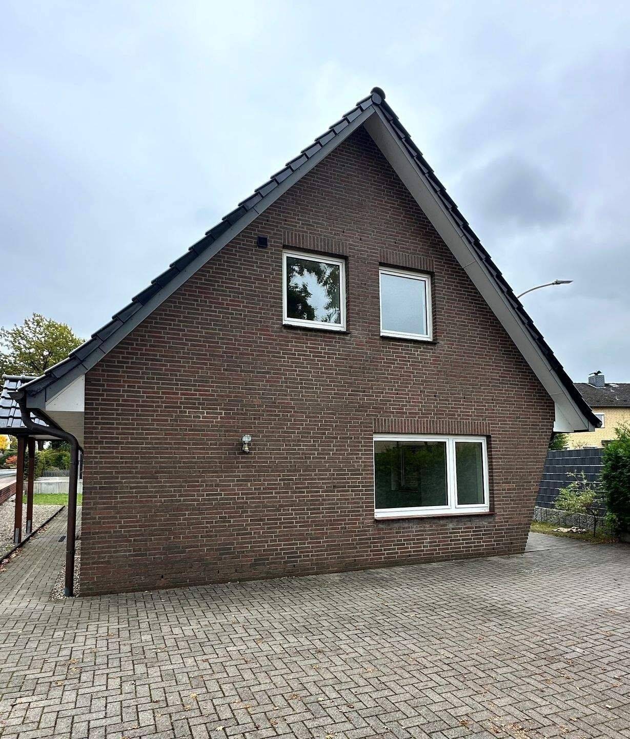 Einfamilienhaus/Zweifamilienhaus in Quickborn mit vielseitigen Nutzungsmöglichkeiten – Quickborn – Vorschaubild 2