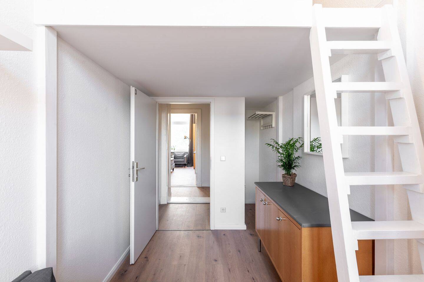 Stilvolle Drei-Zimmer-Altbauwohnung in Berlin Gesundbrunnen – Berlin – Vorschaubild 6