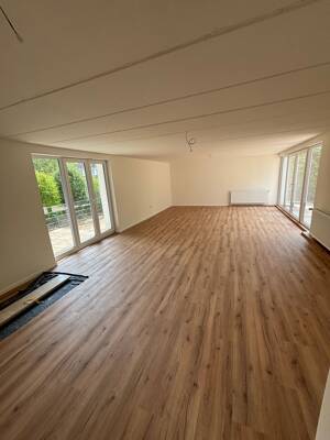 helle 4-Zimmer-Wohnung im Zwei-Familienhaus – 22607 Hamburg – Vorschaubild 1