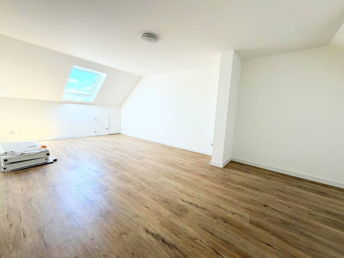 Bezugsfertige 2-Zimmer-Dachgeschoss-Wohnung - Modern, hell und hochwertig ausgestattet – 45219 Essen – Bild 1 von 9