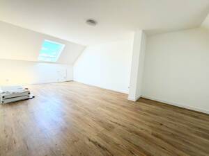 Bezugsfertige 2-Zimmer-Dachgeschoss-Wohnung - Modern, hell und hochwertig ausgestattet