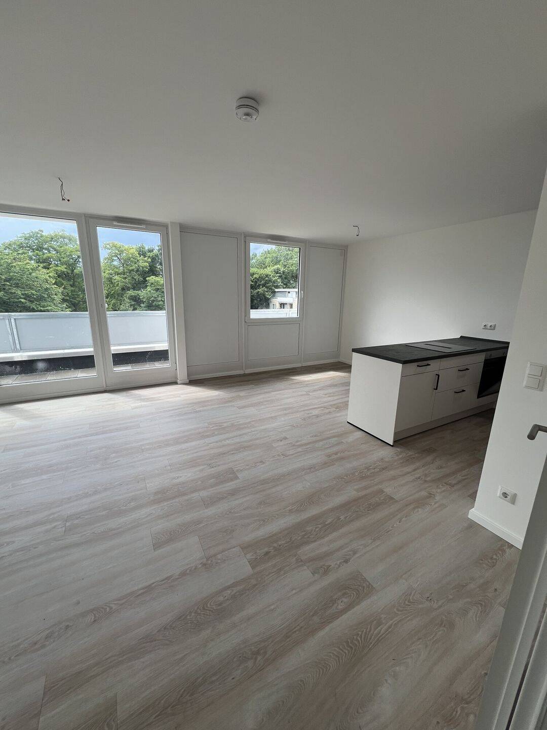Charmante 2 Zimmer-Dachgeschosswohnung mit Wohlfühlfaktor! – Wedel – Vorschaubild 2