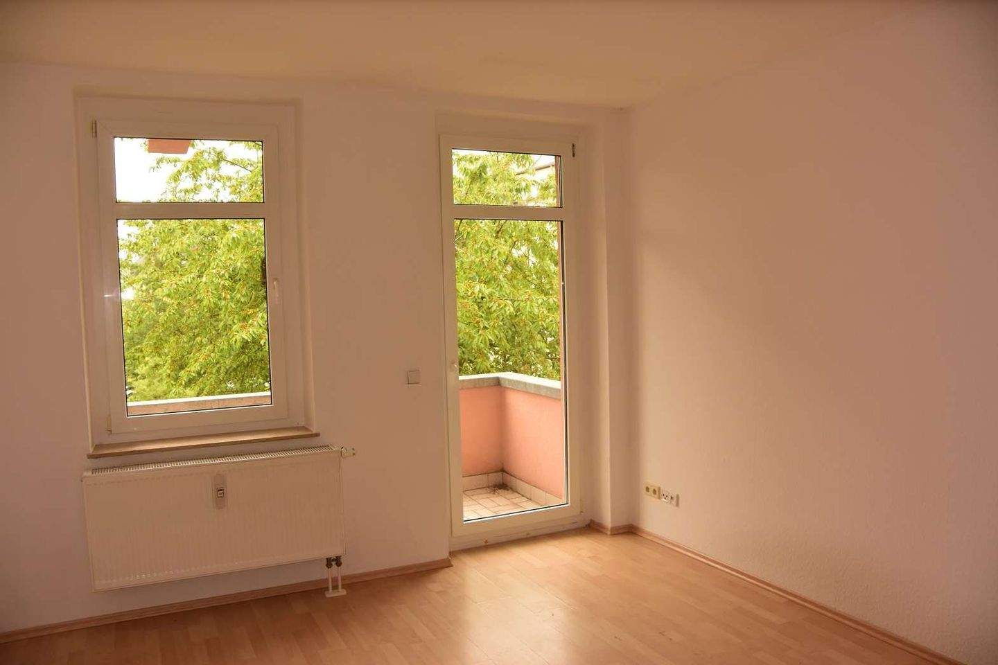 Frei ab 1.8.26 - Sonniger Balkon am Wohnzi. - 3. OG -EBK Abkauf mögl. ! – Chemnitz – Vorschaubild 3