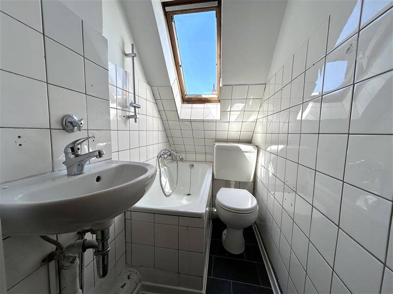 Renovierte 2 Zimmer Dachgeschosswohnung ab sofort! – Bremerhaven – Vorschaubild 7