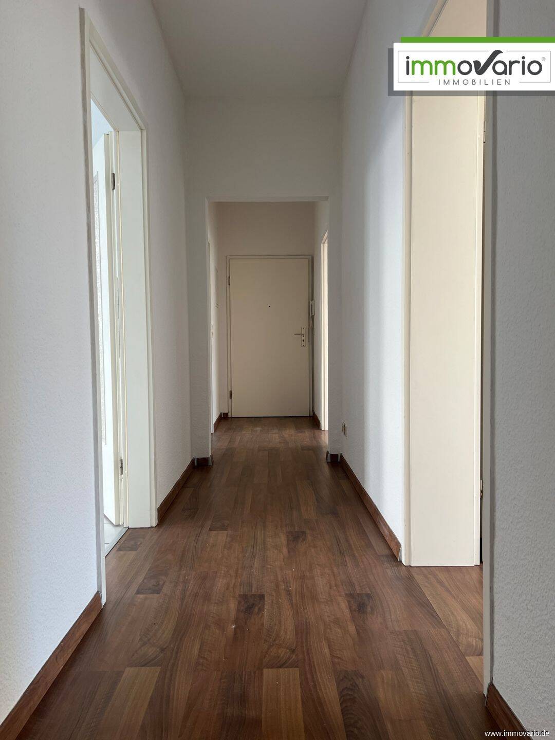 Helle, einfache 3-Raum-Wohnung mit Balkon, Tageslichtbad, Wanne und Abstellraum. Stellplatz möglich – Magdeburg – Vorschaubild 9