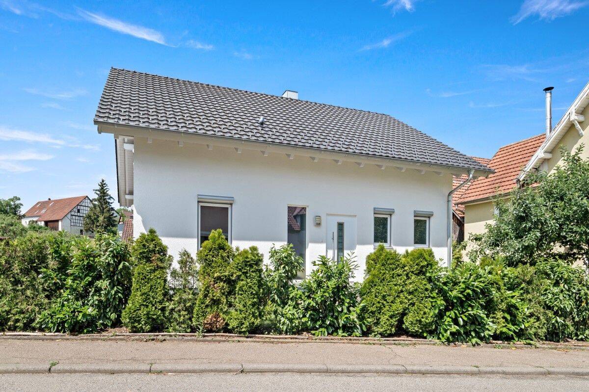 Traumhaftes, neuwertiges Einfamilienhaus in ruhiger Lage von Bisingen-Zimmern! – Bisingen – Vorschaubild 2
