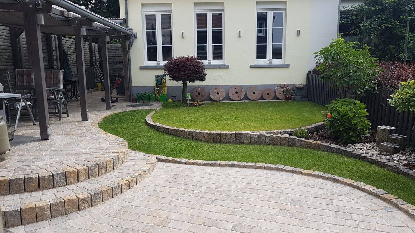 Charmantes Dreifamilienhaus mit Garten, Garage und Altbau-Flair in Solingen-Wald – Solingen – Vorschaubild 4