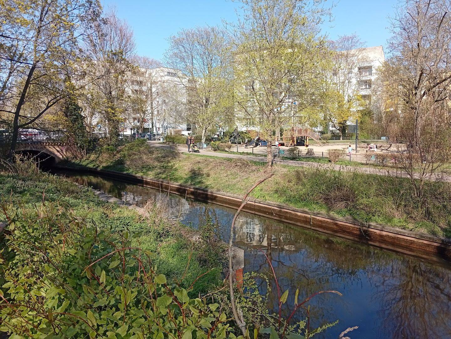 Wo Berlin durchatmet." - "2 Zimmer · Panke-Grünzug · Grenze Mitte/Wedding." – Berlin – Vorschaubild 4