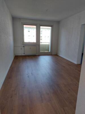 Schöne 4 Zimmerwohnung mit Einbauküche und Balkon – 2943 Weißwasser/Oberlausitz – Vorschaubild 3