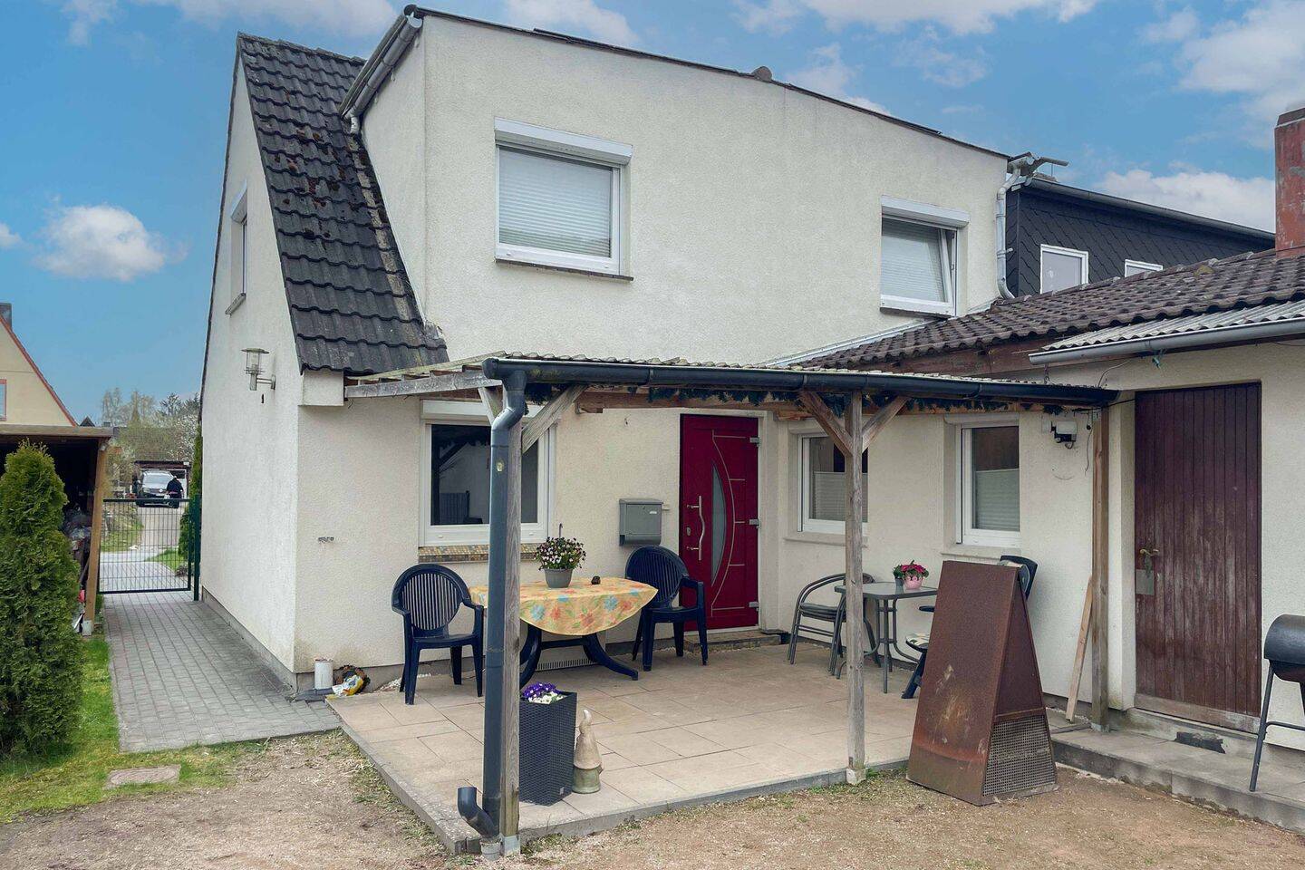 Endlich Machen statt weiter Suchen: Kompaktes Handwerkerhaus mit Garten wartet auf Ihr Finish! – Lübeck – Bild 1 von 9