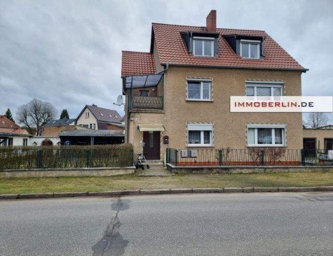 IMMOBERLIN.DE - Attraktives Mehrfamilienhaus & Bungalow in idealer Lage – Fürstenberg/Havel – Bild 1 von 6