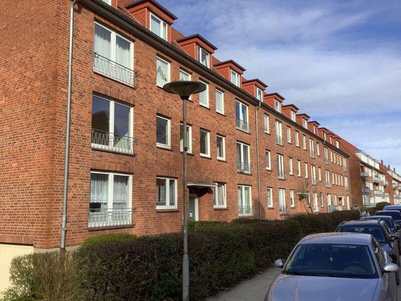 Da kommt man gern Heim: renovierte 1-Zimmer- Dachgeschoss- Wohnung mit Ausblick!