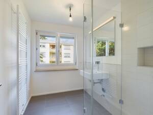 Neu sanierte 3-Zimmer-Wohnung mit moderner Küche, Pkw-Stellplatz in ruhiger aber zentraler Lage – 70374 Stuttgart – Vorschaubild 9