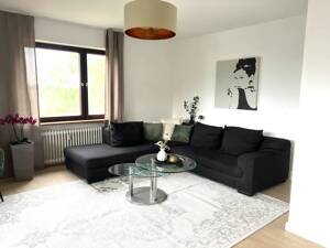 Komplett möblierte 3-Zimmer-Wohnung mit Balkon