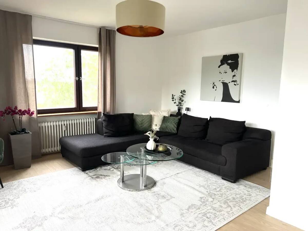 Komplett möblierte 3-Zimmer-Wohnung mit Balkon – 85551 Kirchheim bei München – Bild 1 von 9