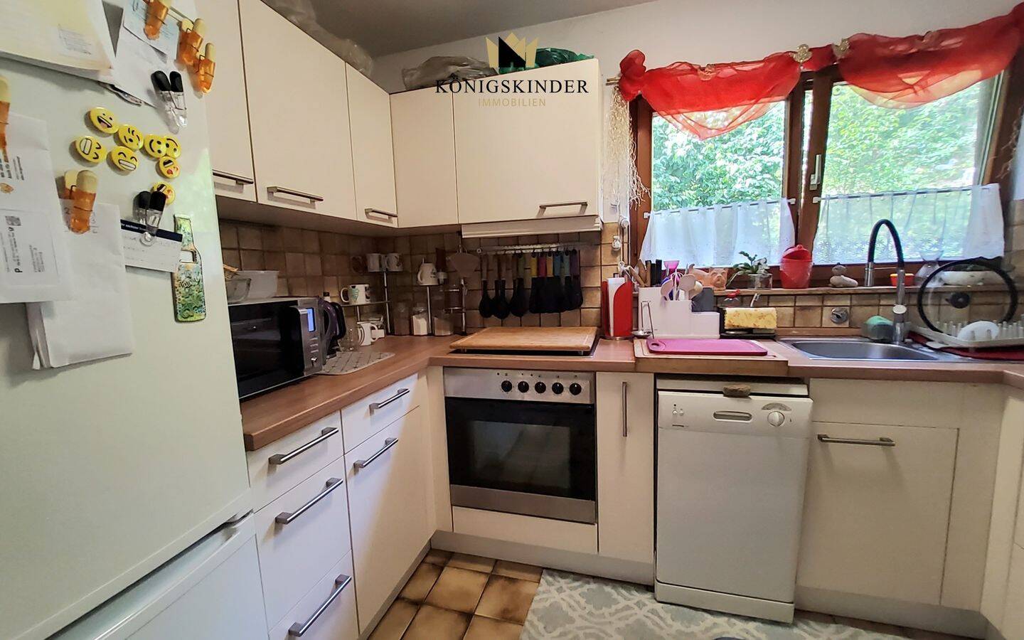 Herrliche 3,5-ZI.-EG-Wohnung mit zauberhaftem Gartenanteil, Stellplatz, Hobby-u. Kellerraum u.v.m. – Backnang – Vorschaubild 3