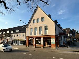 Sehr gepflegtes Wohn- und Geschäftshaus mit Lagerhalle und 4 Garagen in Lübeck-Kücknitz